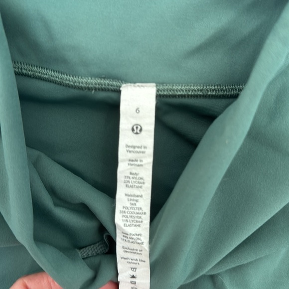Lululemon Wonder train 25” leggings with  side pockets - Picture 3 of 3